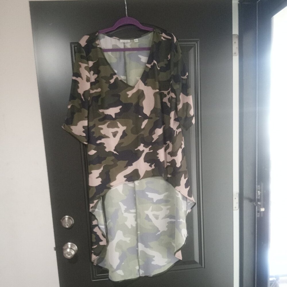 Women's fatigue top